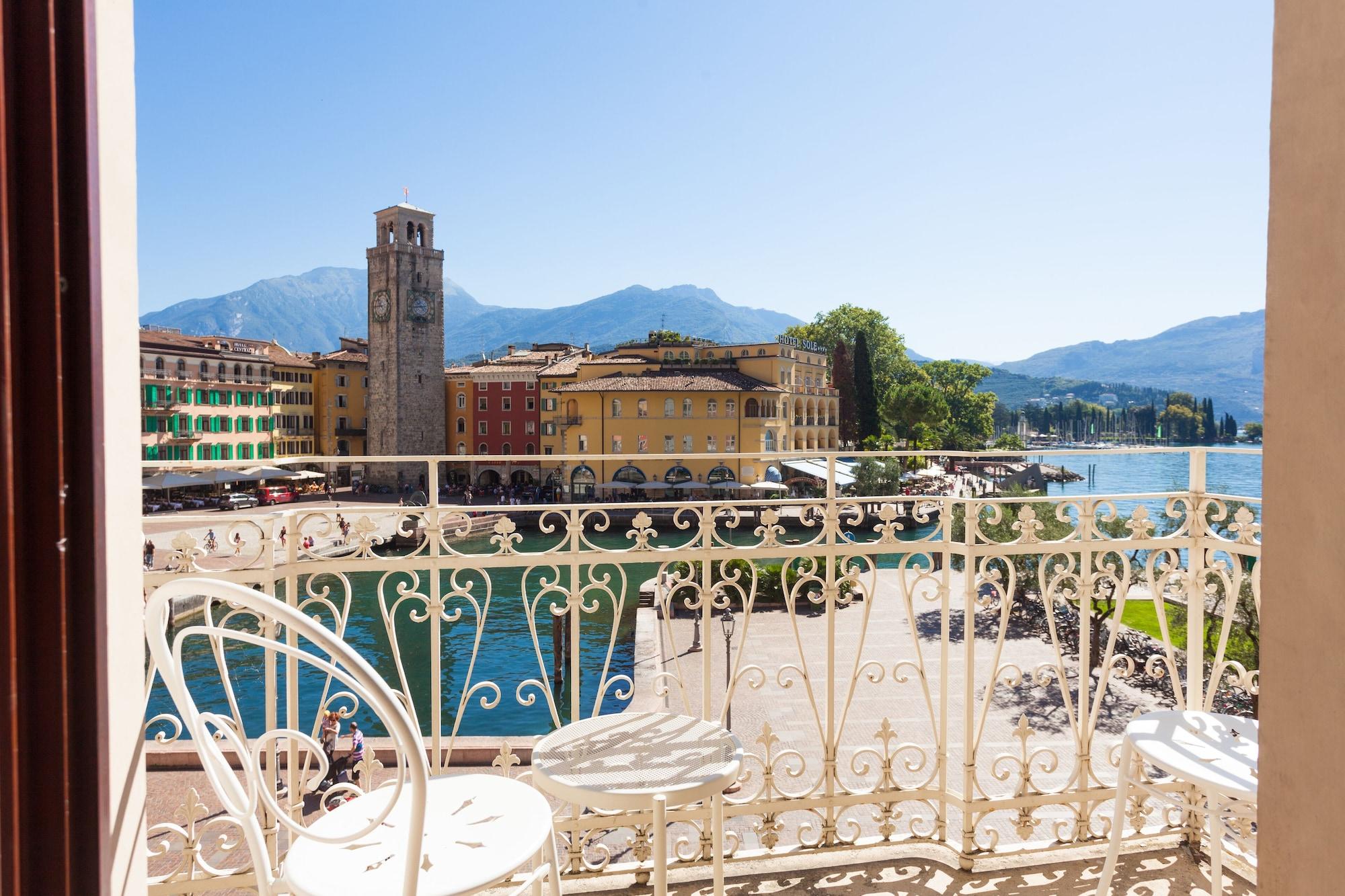 Hotel Europa - Skypool & Panorama Riva del Garda Kültér fotó