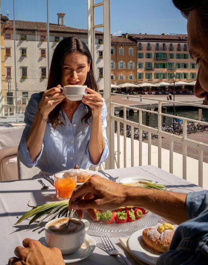 Hotel Europa - Skypool & Panorama Riva del Garda Kültér fotó