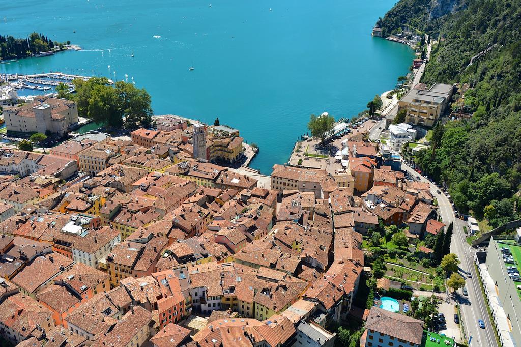 Hotel Europa - Skypool & Panorama Riva del Garda Kültér fotó